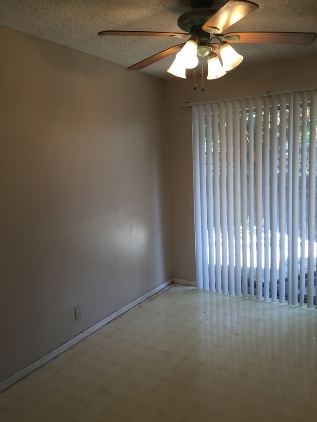 Building Photo - 2828 Croydon Ct