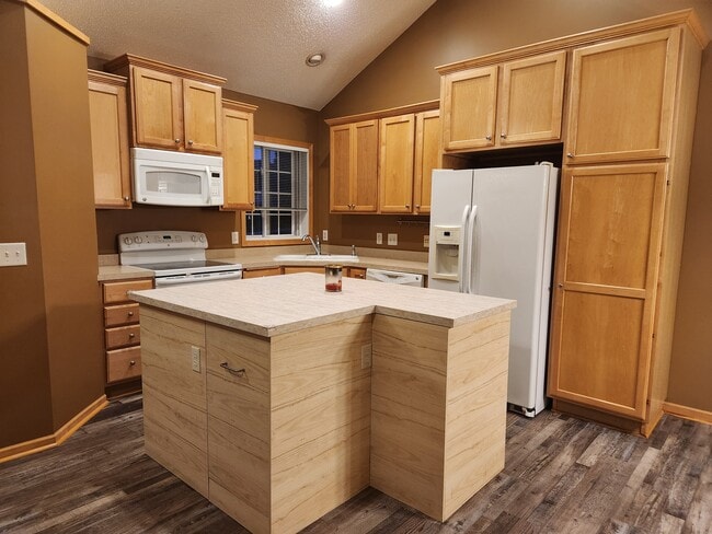 Building Photo - 1569 Alphon Dr