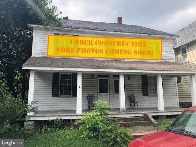 Building Photo - 827 Main St