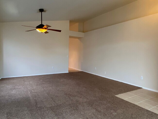 Building Photo - 4 Bed, 2 Bath Chandler House for Rent