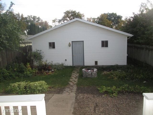 Building Photo - 1407 University Ave