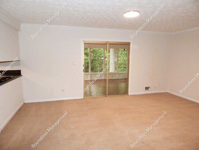 Building Photo - 743 Verde Dr