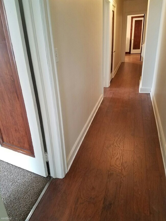 Foto del edificio - 2 br, 1 bath  - 92 Walnut St Unit 2 west