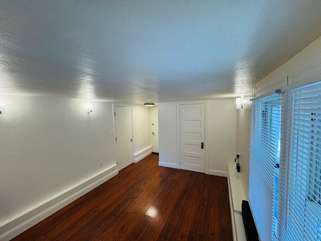 Building Photo - 754 Slater St