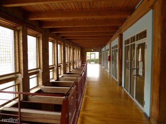 Foto del edificio - 1900 S Clark St