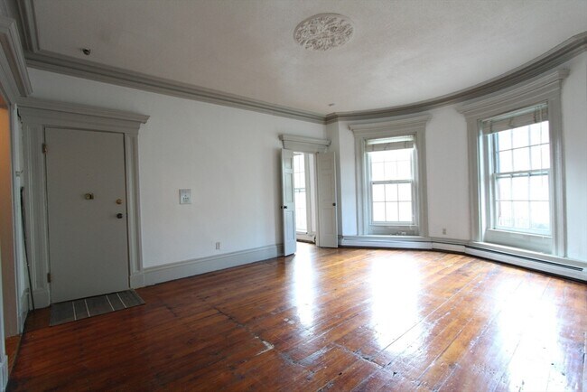 Building Photo - 483 Massachusetts Ave