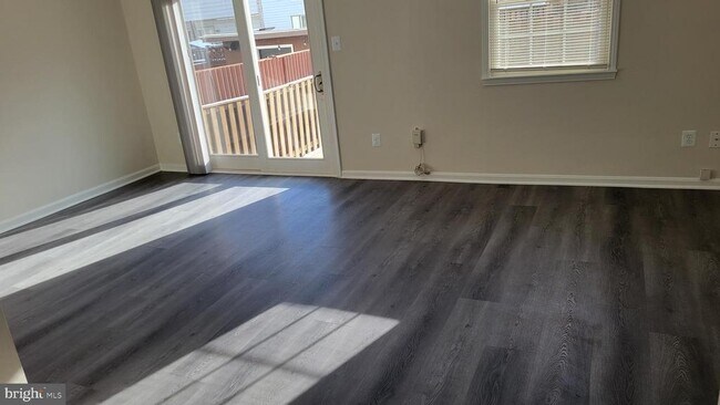 Foto del edificio - 2055 Pilgrim Dr