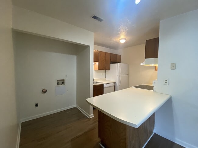 Foto del edificio - 6408 Starbrook Dr