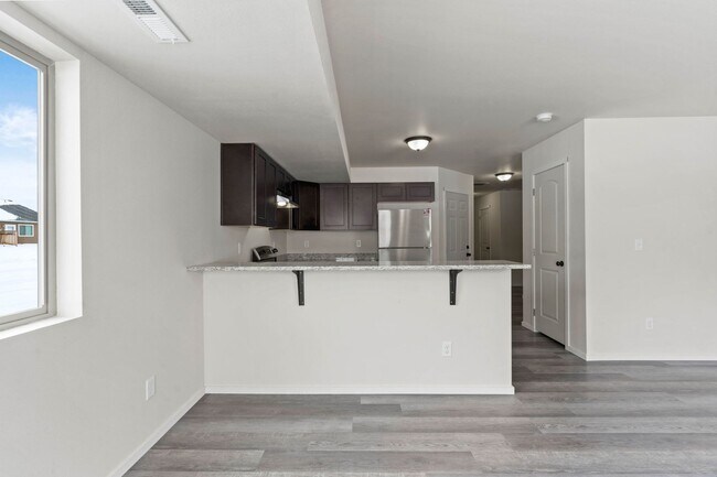 Foto del edificio - 2-bedroom townhomes, a modern take on apar...