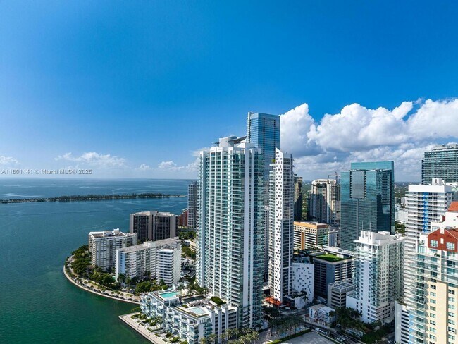 Foto del edificio - 1300 Brickell Bay Dr