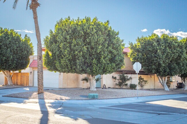Building Photo - 28525 Ave. La Paz