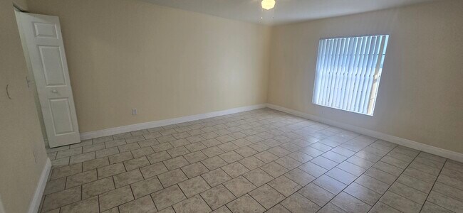 Foto del edificio - 1313 White Pine Dr