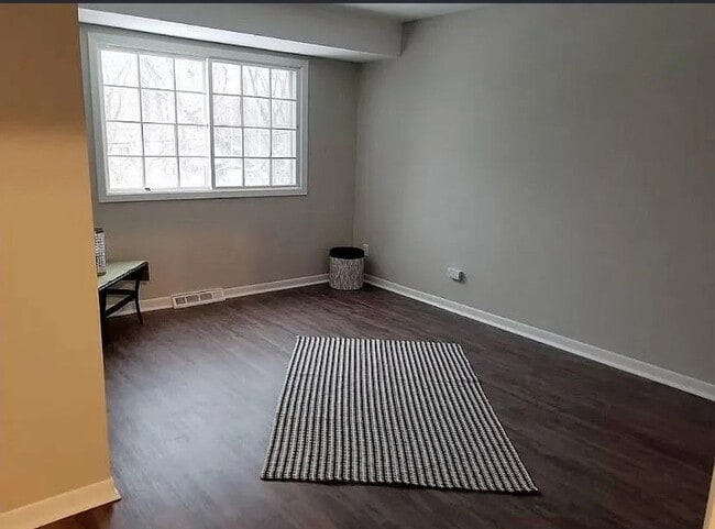 Foto del edificio - 8616 Hickory Ave