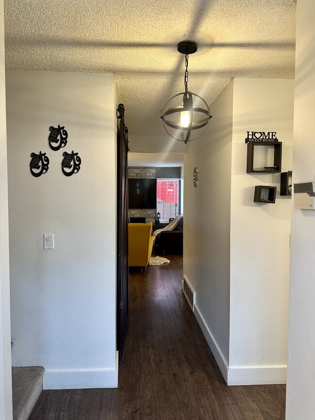 Building Photo - 9388-9128 128 St