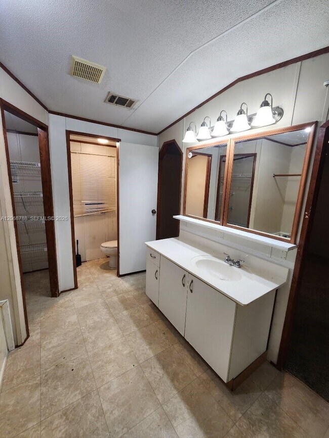 Foto del edificio - 5864 Cartier Rd
