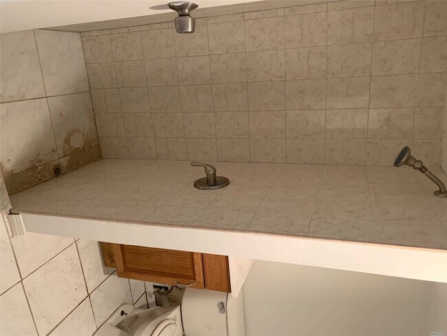 Foto del edificio - 123-42 Inwood St