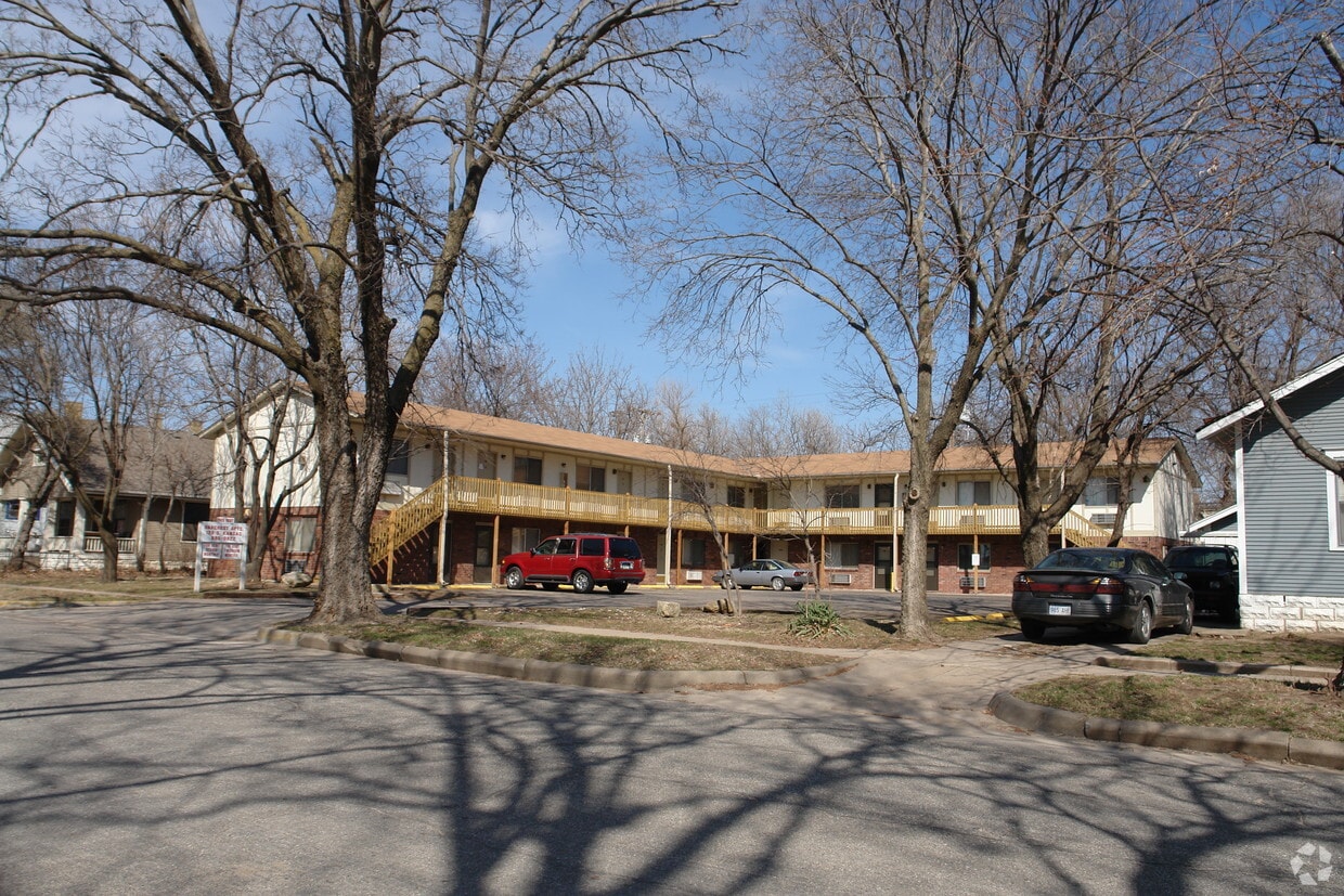 Primary Photo - 128 S Kansas St