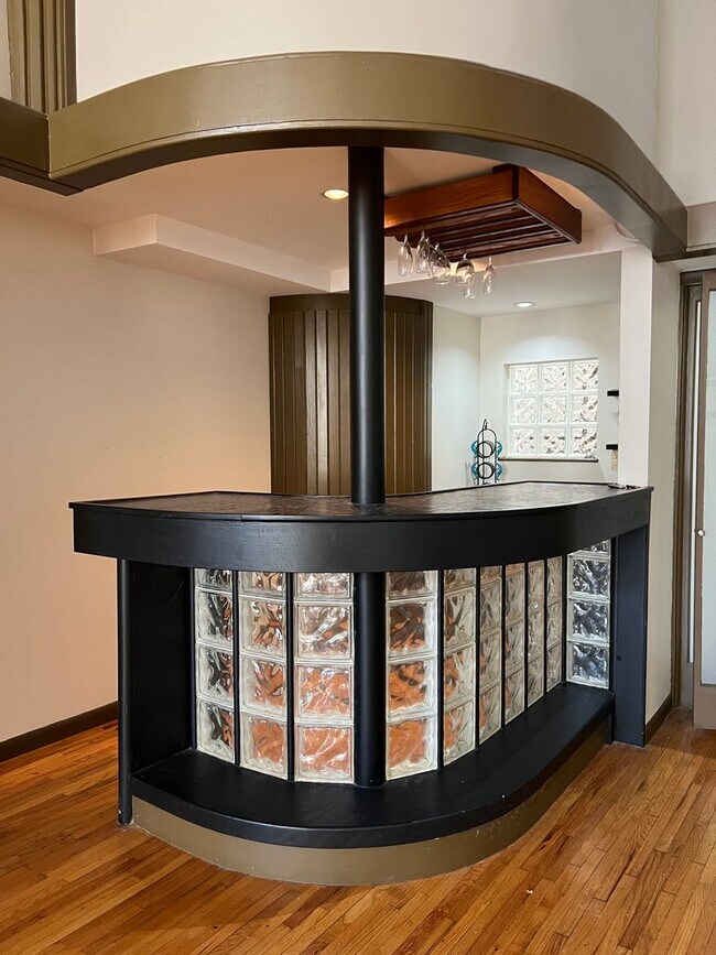 Foto del edificio - Executive DOWNTOWN Loft -- 1 bed, 1.5 bath, 1700 sqft!