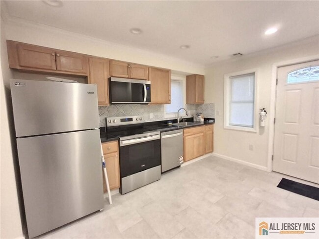 Building Photo - 49 Hillside Ave