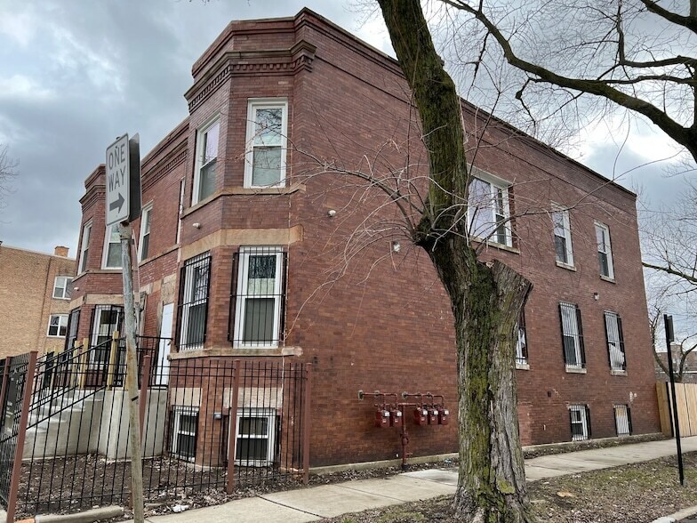 Foto principal - 6402 S Eberhart Ave