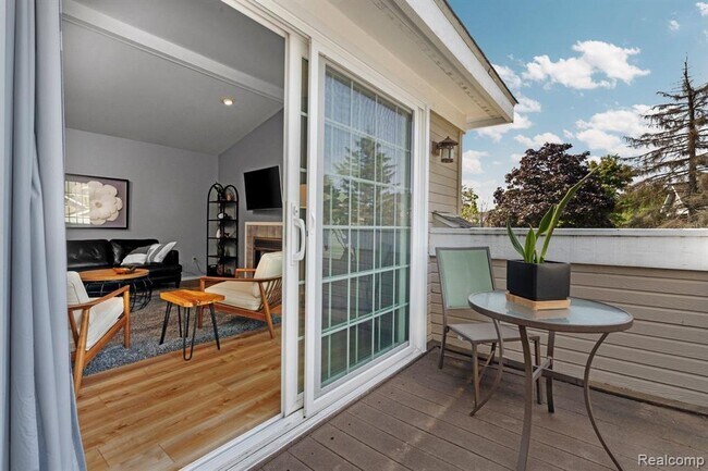 Foto del edificio - 6625 Fireside Ct
