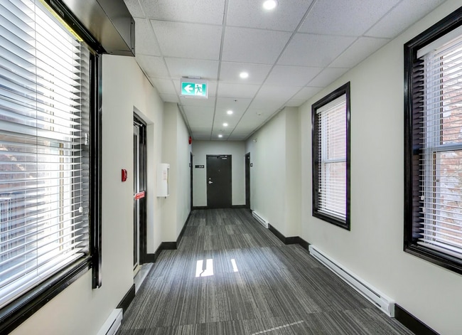 Building Photo - Updated 1 Bed 1 Bath in the Heart of Sarnia!