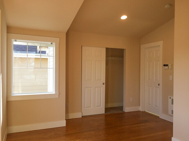 Foto del edificio - Available 3  Bedroom Townhouse $500 Off First Month's Rent!