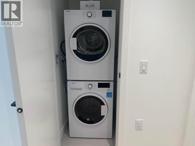 Photo du bâtiment - 540 W 28th Ave