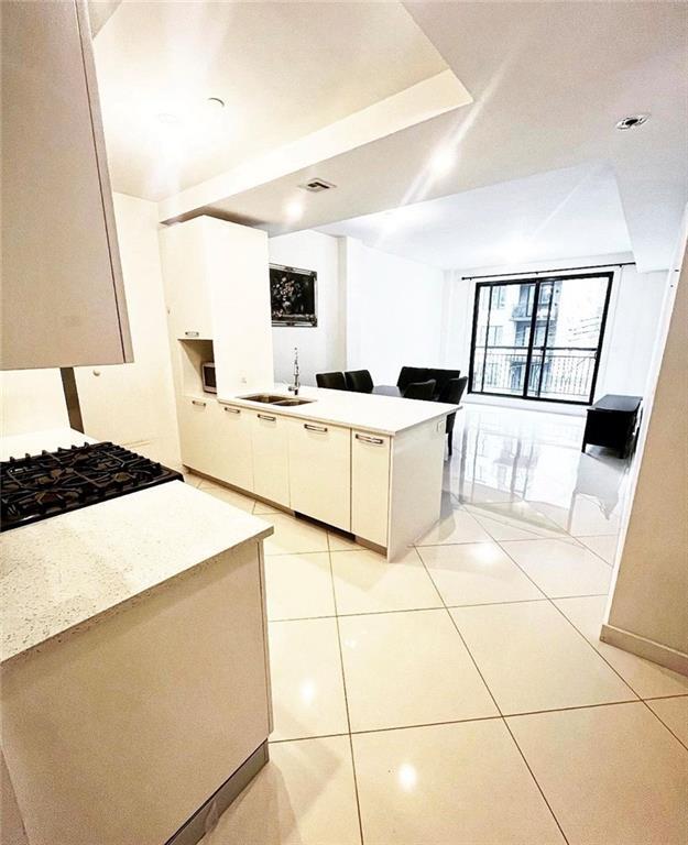 Foto del edificio - 1661 E 19th St