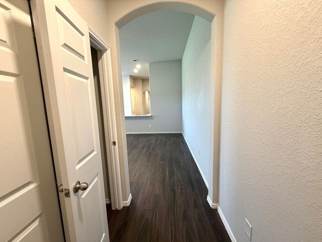 Building Photo - Come live in Knox Ridge!