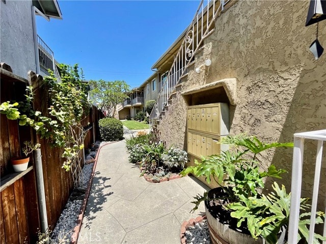 Building Photo - 1057 E Appleton St