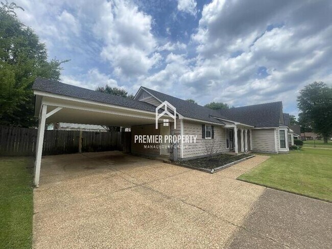 Foto del edificio - 5748 Heartwood Dr