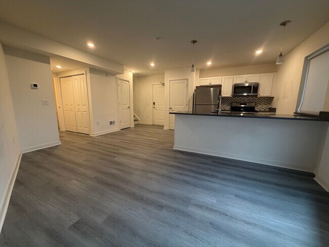 Foto del edificio - 2451 Frankford Ave