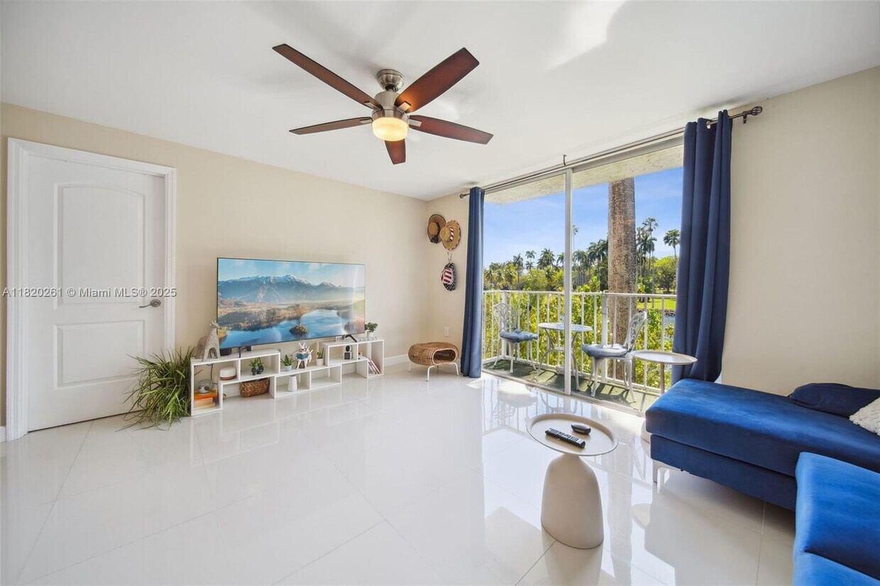 Foto principal - 1740 NW N River Dr