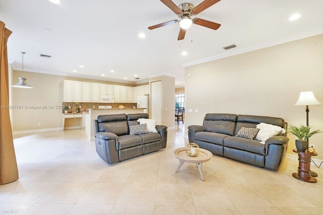 Building Photo - 5 br, 3 bath House - 11597 Rock Lake Ter