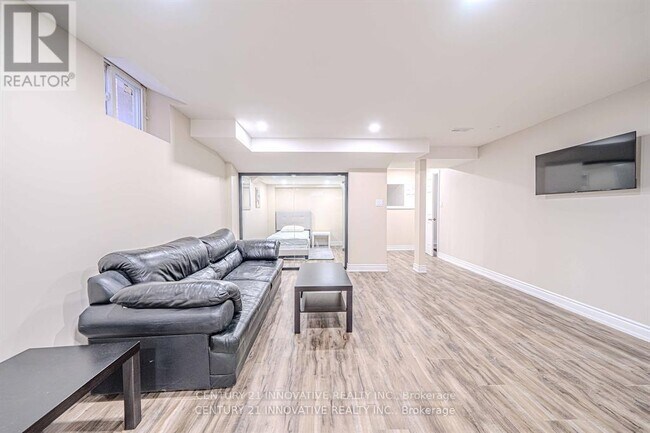Building Photo - 3145 Countess Crescent