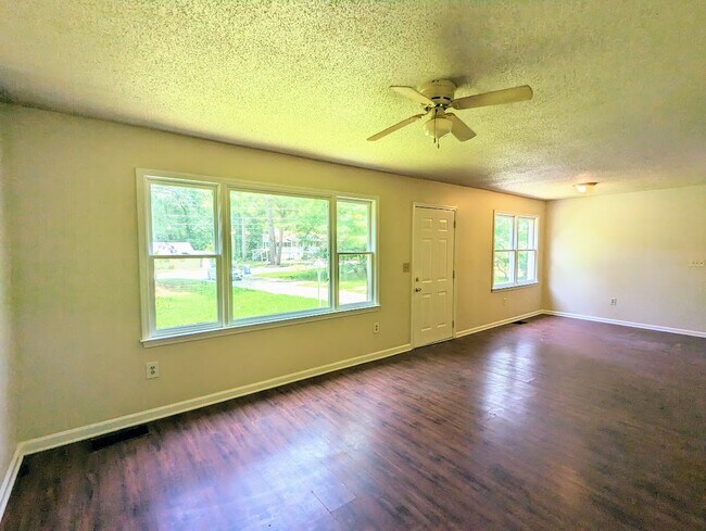 Foto del edificio - 3604 Bolfair Dr NW