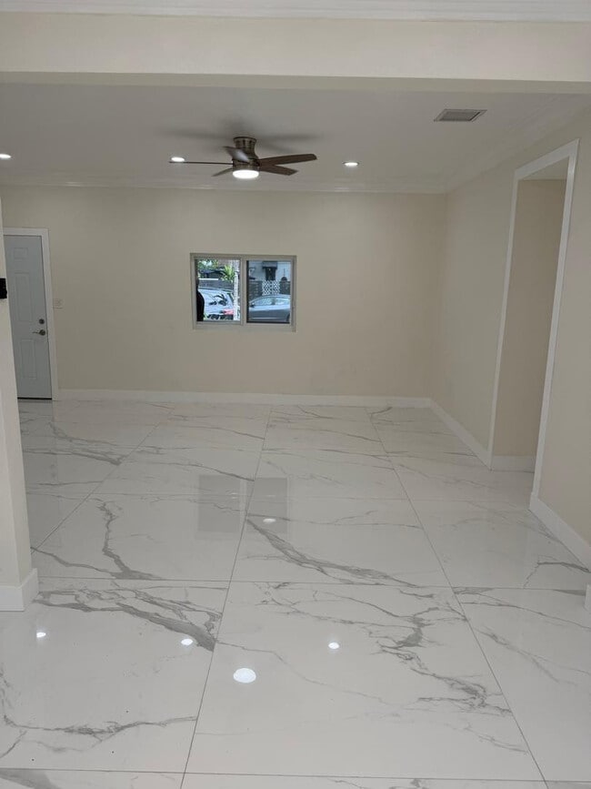 Foto del edificio - 6410 NW Miami Ct