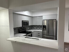 Building Photo - 9300 Fontainebleau Blvd