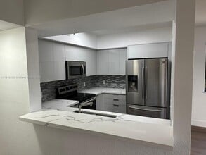 Building Photo - 9300 Fontainebleau Blvd