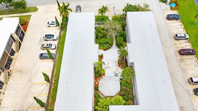 Building Photo - 211 Circle Dr