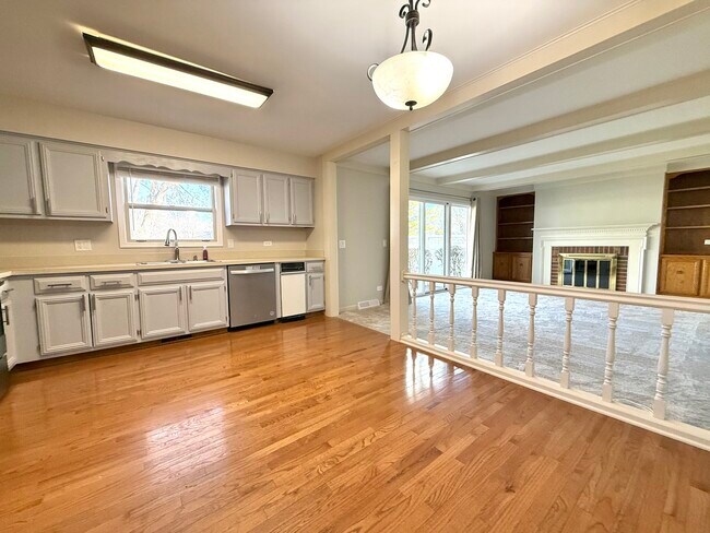 Building Photo - 1209 W Bauer Rd