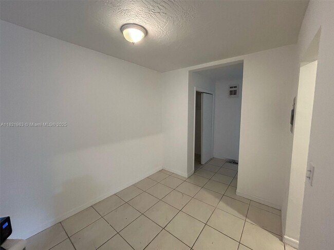 Foto del edificio - 1590 NE 125th Terrace
