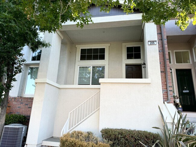 Foto del edificio - Perfect Shape Downtown Livermore Townhome ...