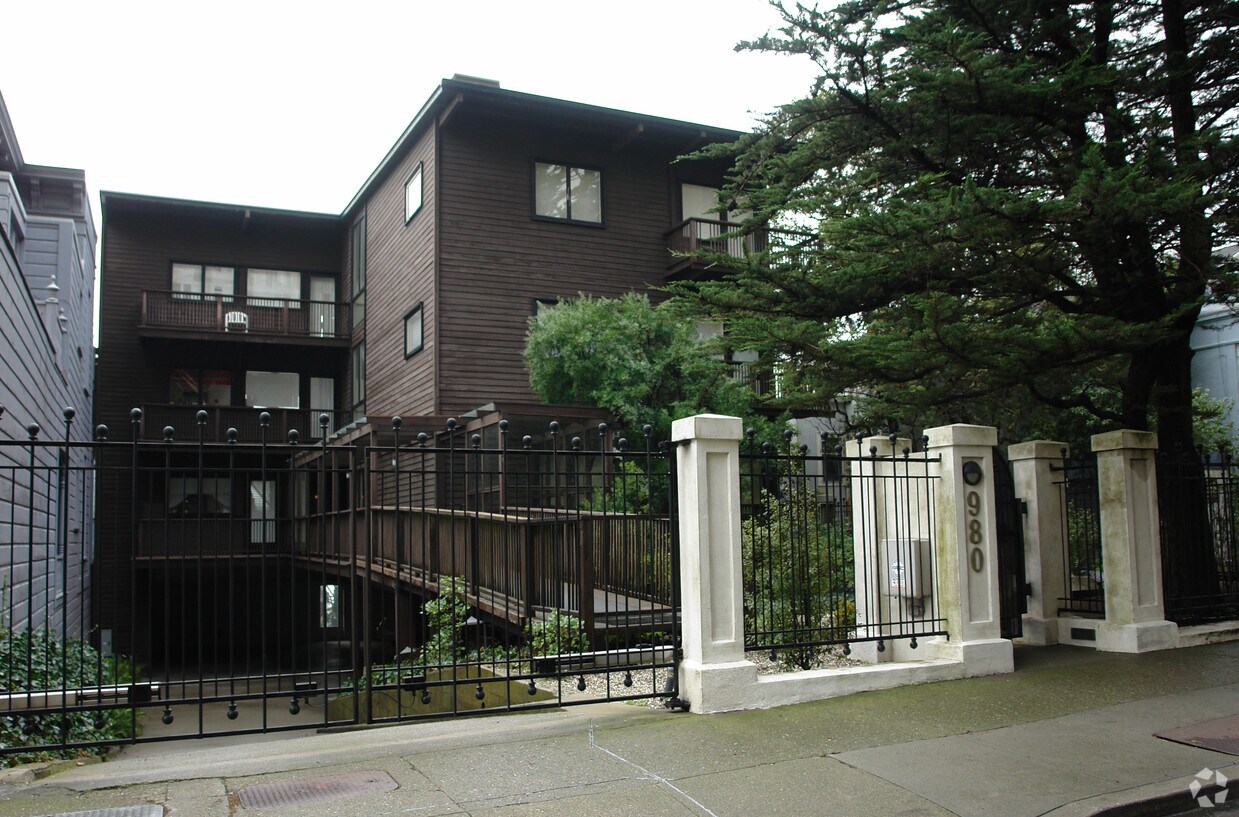 Primary Photo - 980 Green St