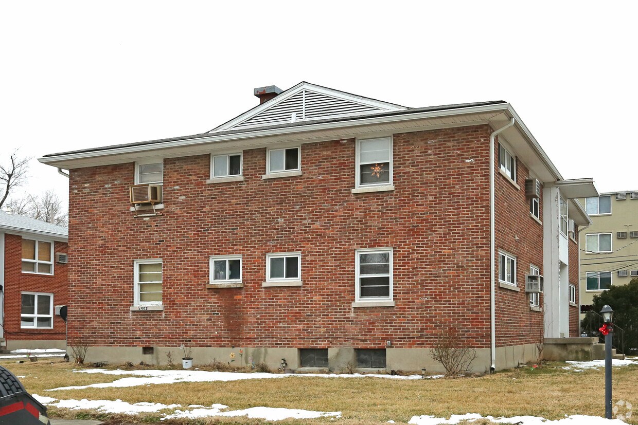Building Photo - 3402 Rowena Rd