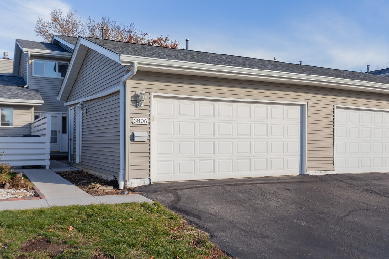 3806 Prairie Ln, Bettendorf, IA 52722 Townhome Rentals in Bettendorf IA