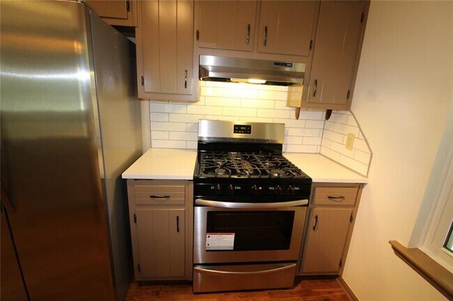 Foto del edificio - 5730 Cains Cove Rd