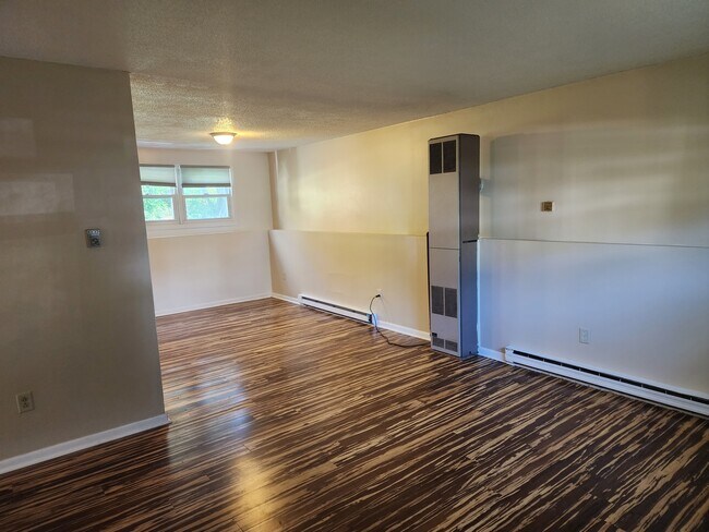 Building Photo - 97 Hickok St