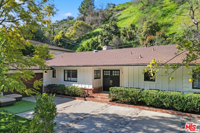 Building Photo - 1951 N Beverly Dr